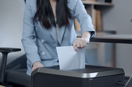 Máy cắt giấy Deli