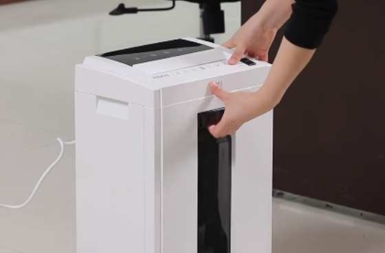 01 máy cắt giấy Deli et051