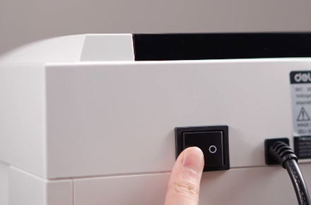 Máy hủy tài liệu cỡ lớn Deli e9952