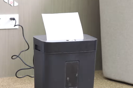 Máy hủy giấy Deli et023