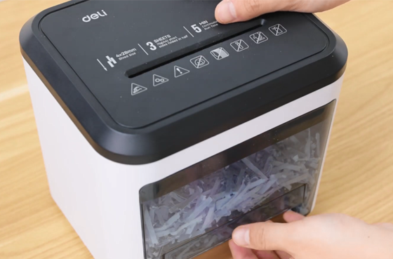 01 máy cắt giấy Deli et002