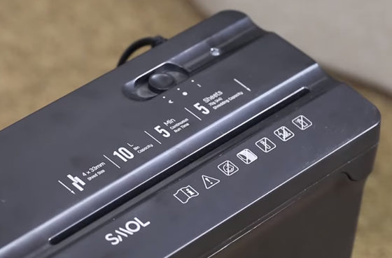 01 máy cắt giấy Deli et015