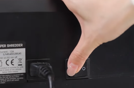 01 máy cắt giấy Deli e14400