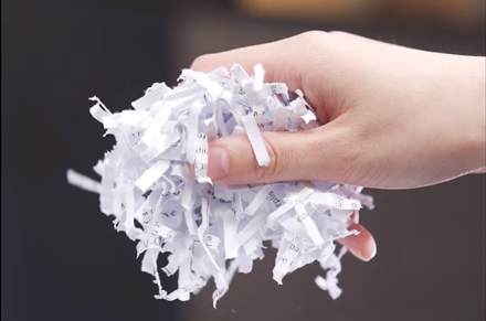 Máy cắt giấy Deli e9947