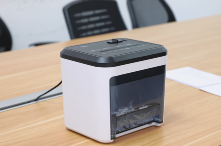 Máy hủy giấy Deli et002