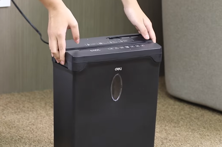 Máy hủy giấy Deli et014